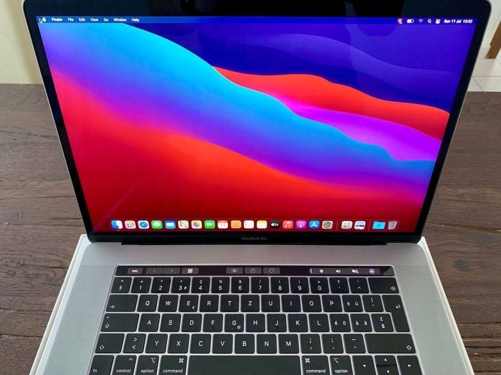 MacBook Pro 15 pouces avec barre tactile 2018