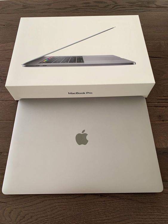 MacBook Pro 15 pouces avec barre tactile 2018